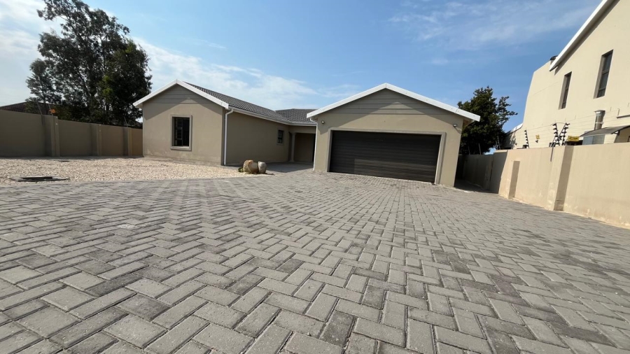 To Let 4 Bedroom Property for Rent in Fountains Estate Eastern Cape